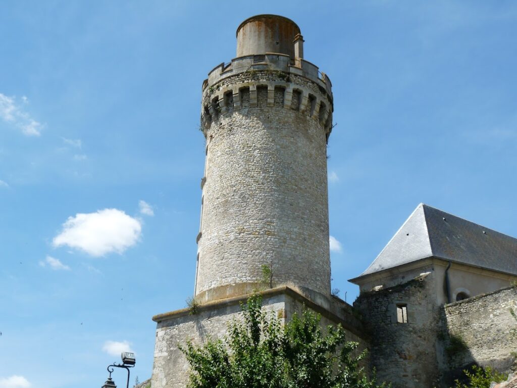 Château de Châteauneuf-sur-Cher: A Fortified Castle in France 2 Château de Châteauneuf-sur-Cher