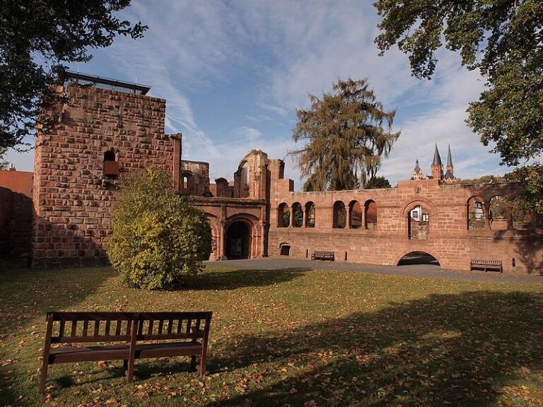 Imperial Palace Gelnhausen: A Staufen Imperial Residence in Germany
