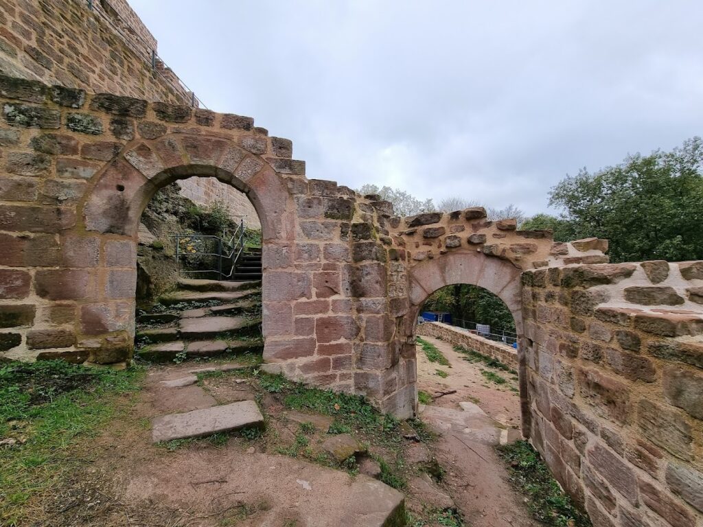 Wegelnburg: A Medieval Castle Ruin on the German-French Border 5 Wegelnburg
