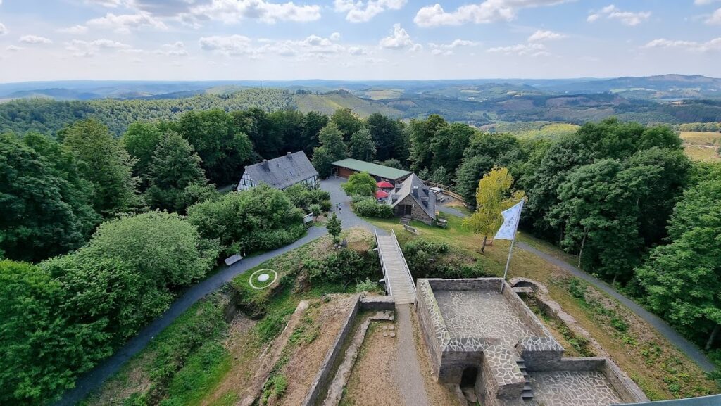 Ginsburg: A High-Medieval Nassau Castle in Germany 3 Ginsburg
