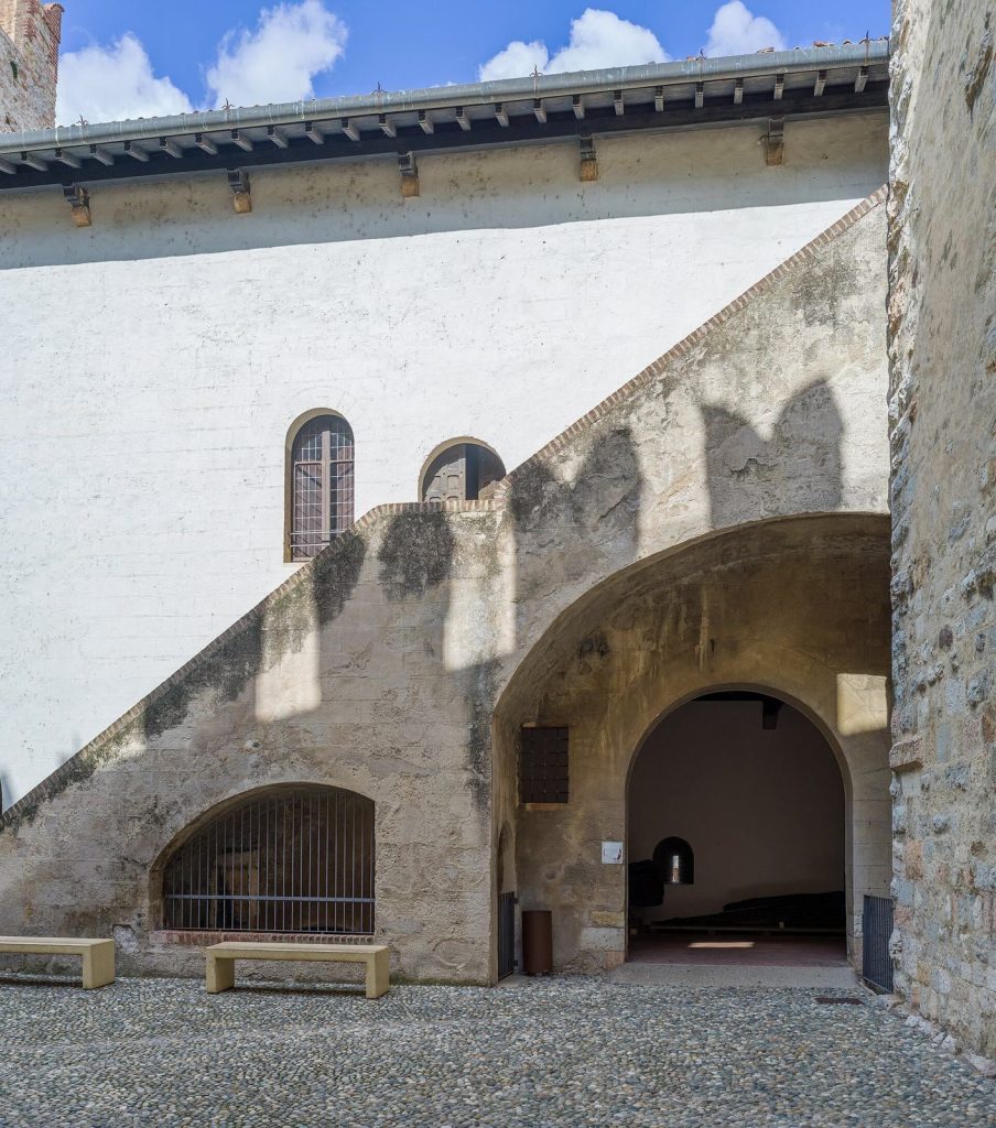 Scaligero Castle: A Medieval Water Fortress at Sirmione 2 Scaligero Castle