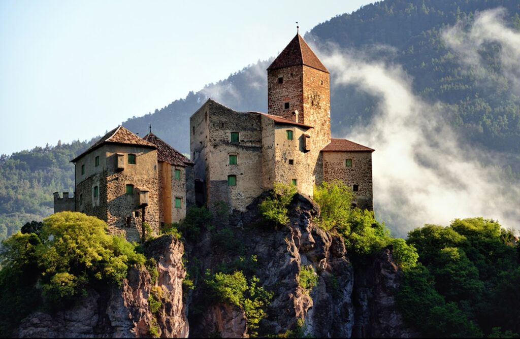 Karneid Castle: A Medieval Fortress above the Eggental Valley 1 Karneid Castle