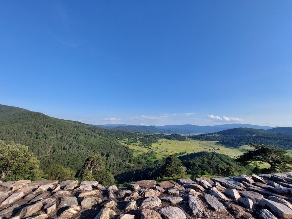 Tsepina: A Medieval Fortress and Regional Stronghold in Bulgaria 1 Tsepina