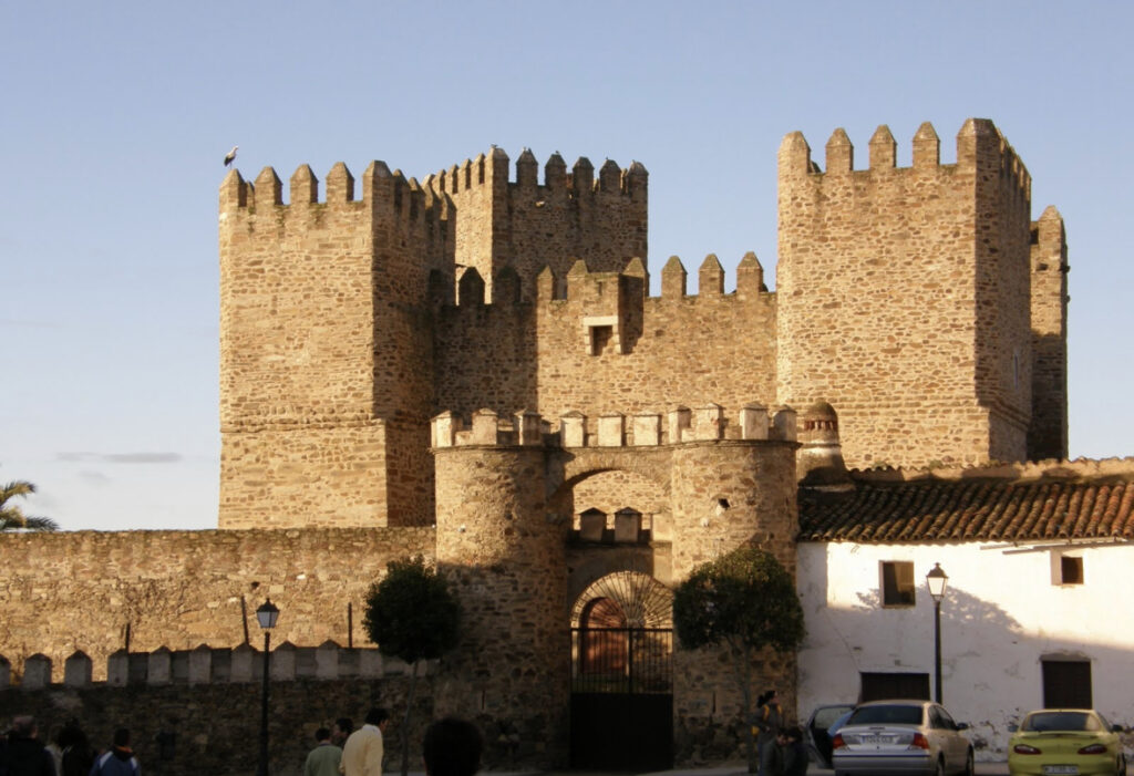 Monroy Castle: A Medieval Fortified Residence in Spain 1 Monroy Castle