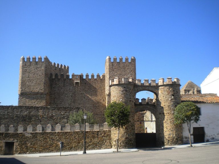 Monroy Castle: A Medieval Fortified Residence in Spain