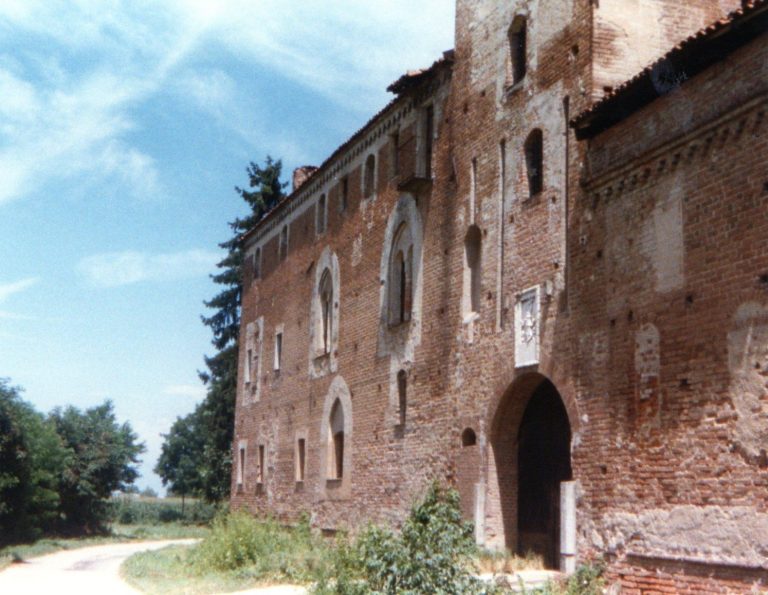 Castello della Rotta: A Medieval Fortified Estate near Moncalieri