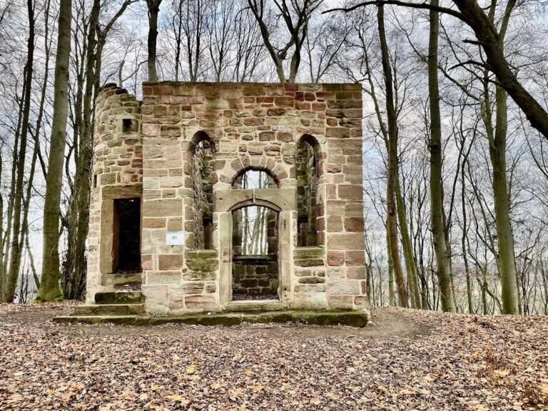 Burgruine Rusteberg: A Medieval Hilltop Castle and Administrative Centre in Germany