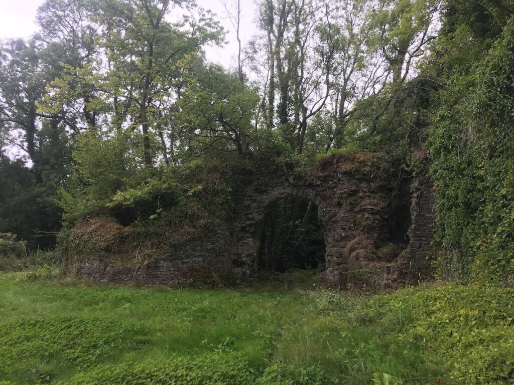 Llangibby Castle: A Medieval Noble Residence and Civil War Fortification 2 Llangibby Castle
