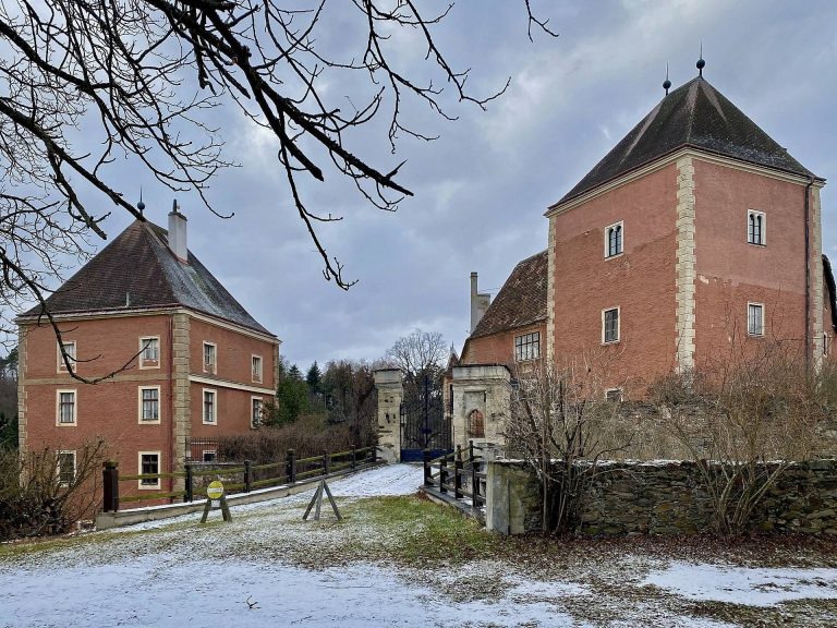 Schloss Therasburg: A Medieval Hilltop Castle in Lower Austria