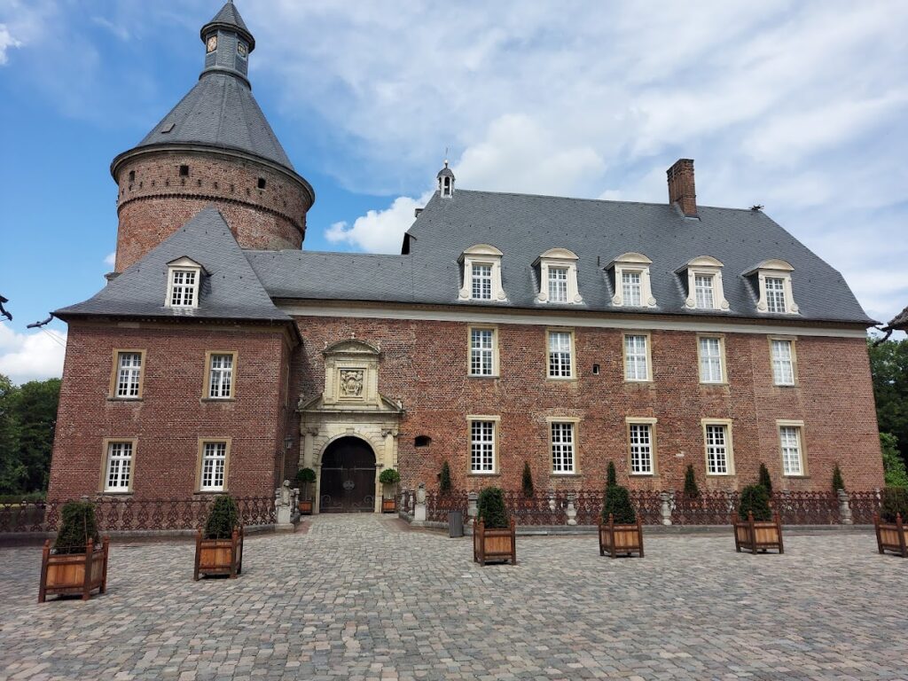 Anholt Castle: A Moated Castle and Princely Residence in Germany 3 Anholt Castle