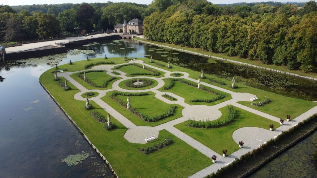 Anholt Castle: A Moated Castle and Princely Residence in Germany 4 Anholt Castle