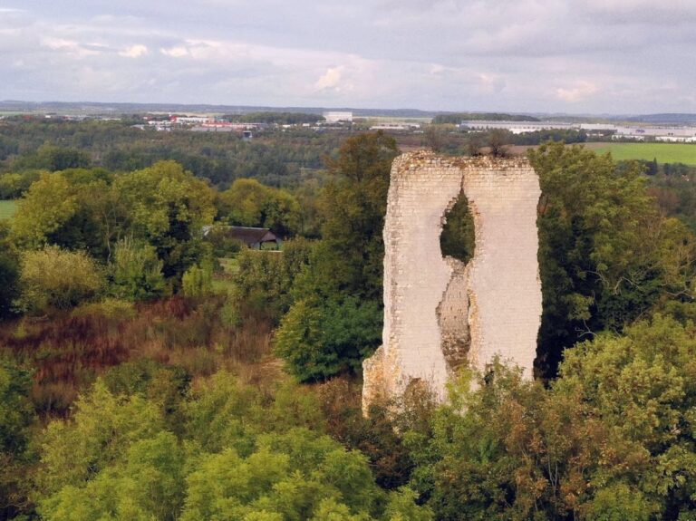 Château de Boves: A Fortified Regional Seat of Power in France