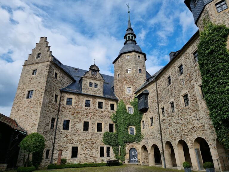 Burg Lauenstein: A Medieval Hilltop Castle in Bavaria