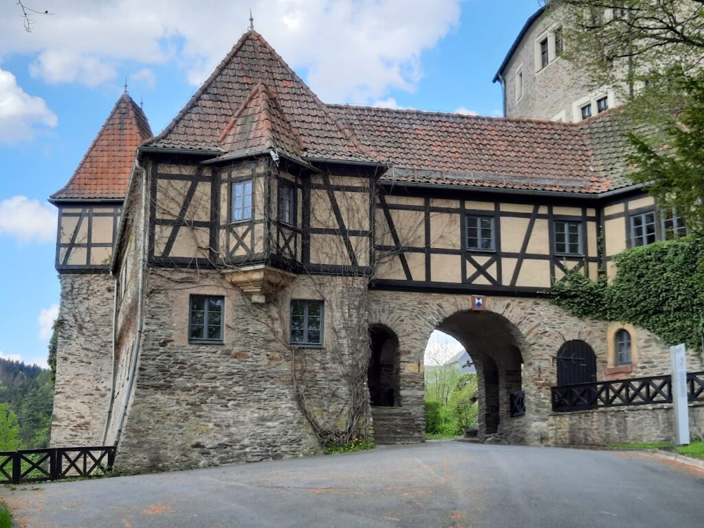 Burg Lauenstein: A Medieval Hilltop Castle in Bavaria 5 Burg Lauenstein