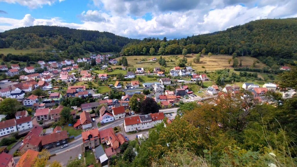 Hallenburg: Medieval Spur Castle and Administrative Seat in Germany 3 Hallenburg