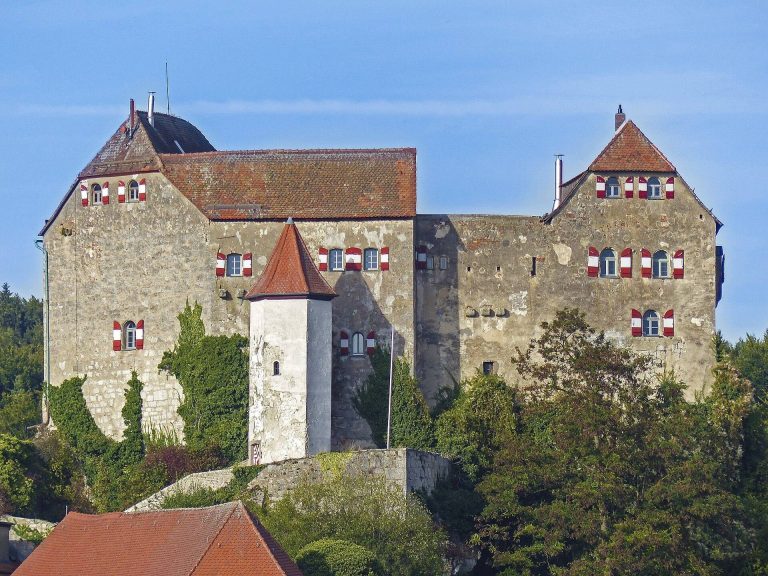 Hiltpoltstein Castle: A Medieval Hill Castle and Administrative Seat in Germany