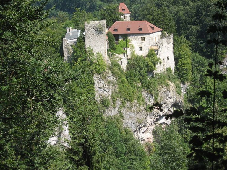 Weißenburg, Frankenfels: A Medieval Hilltop Castle in Austria