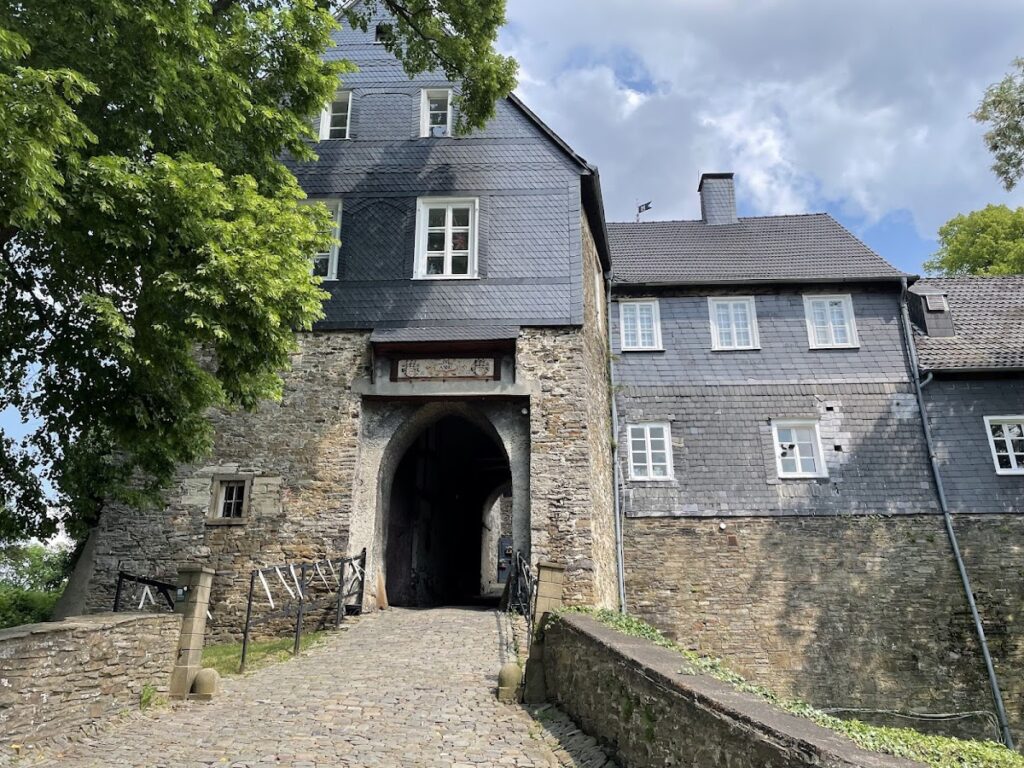 Hohenlimburg Castle: Medieval Fortress and County Seat in Germany 4 Hohenlimburg Castle