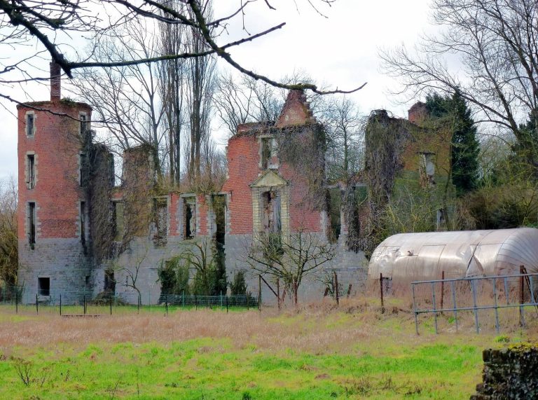 Château de Gœulzin: Medieval Fortress and Leisure Residence in France