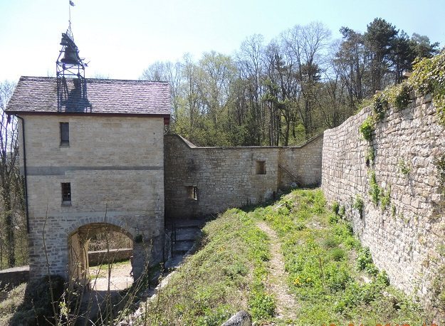 Château de Bar-sur-Seine: A Medieval Frontier Fortress in France