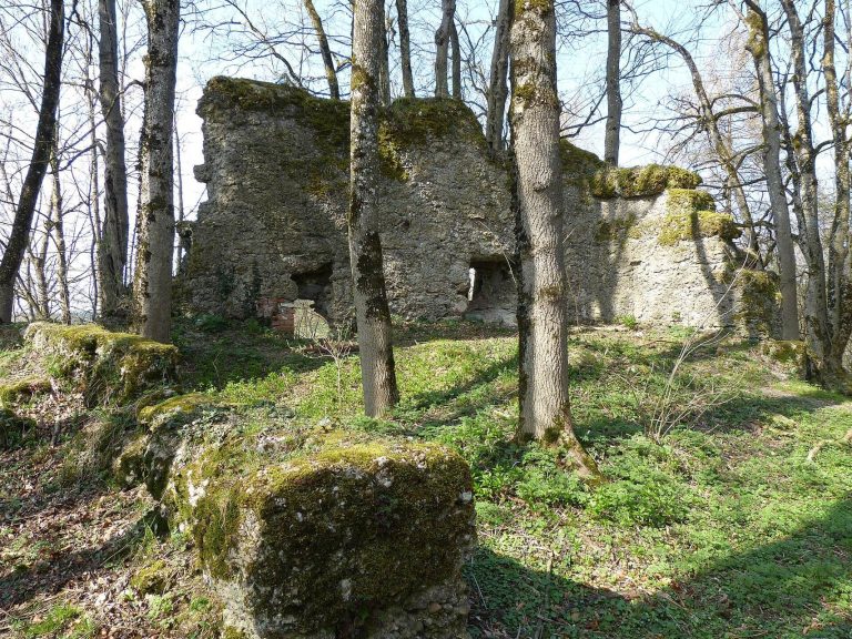 Castle Rothenstein: A Medieval Hilltop Castle in Bavaria