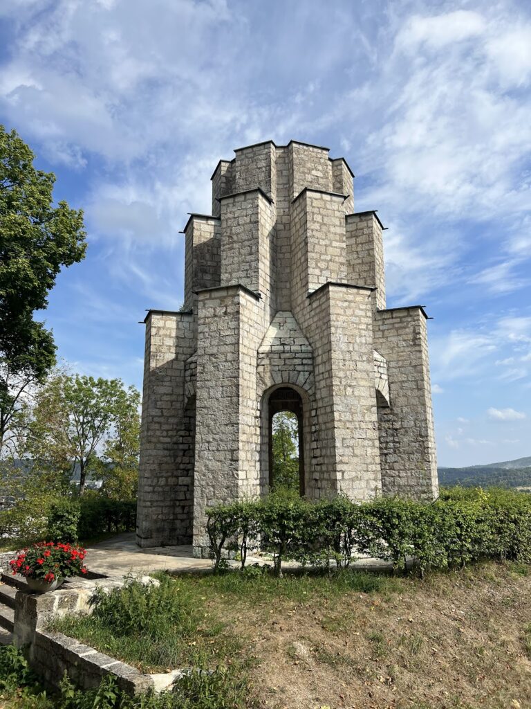 Burg Treuchtlingen: A Medieval Hilltop Castle in Bavaria