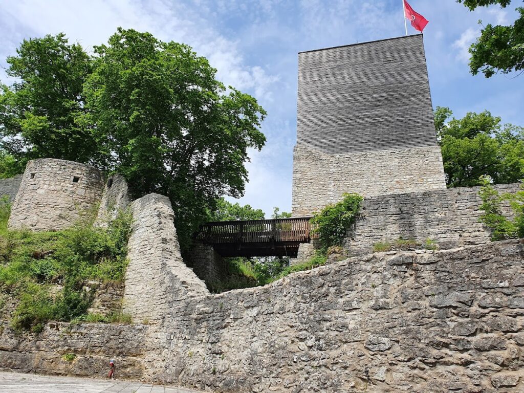 Burg Treuchtlingen: A Medieval Hilltop Castle in Bavaria 2 Burg Treuchtlingen