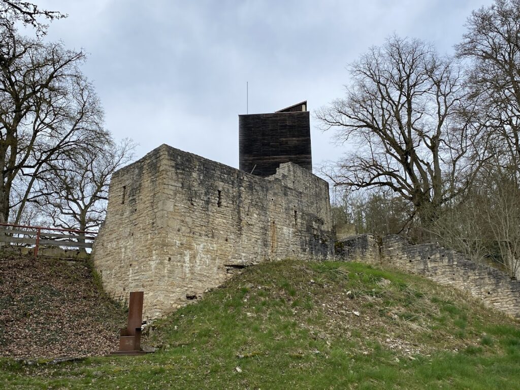 Burg Treuchtlingen: A Medieval Hilltop Castle in Bavaria 3 Burg Treuchtlingen