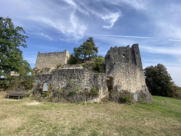 Burgruine Lichtenegg: A Medieval Noble Castle Ruin in Bavaria