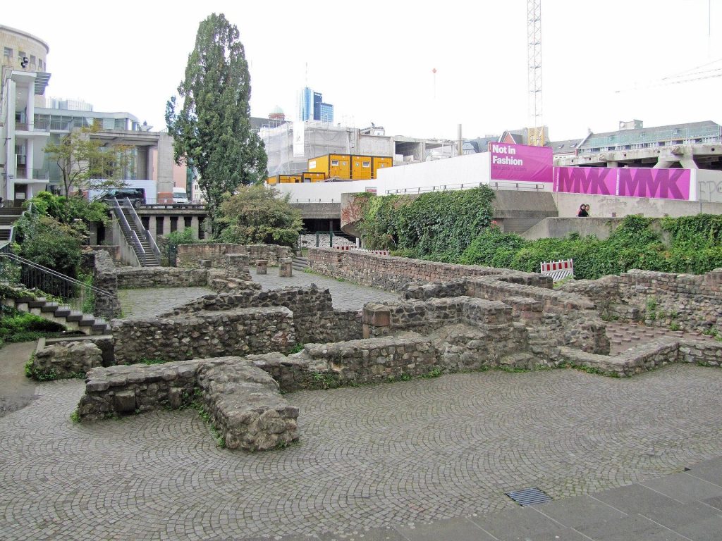 Königspfalz Frankfurt: A Carolingian and Ottonian Royal Palace 2 Königspfalz Frankfurt
