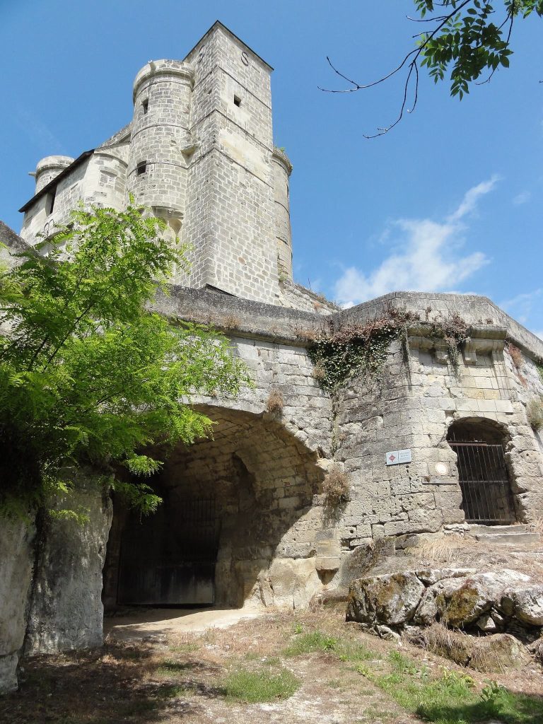 Château de Pernant: A Medieval Fortified Residence in France