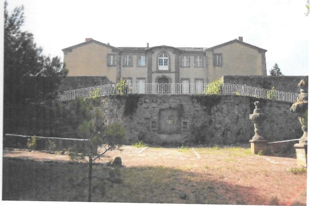 Château de Couffoulens: A Fortified Seigneurial Residence in France 1 Château de Couffoulens