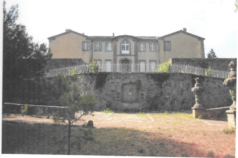 Château de Couffoulens: A Fortified Seigneurial Residence in France