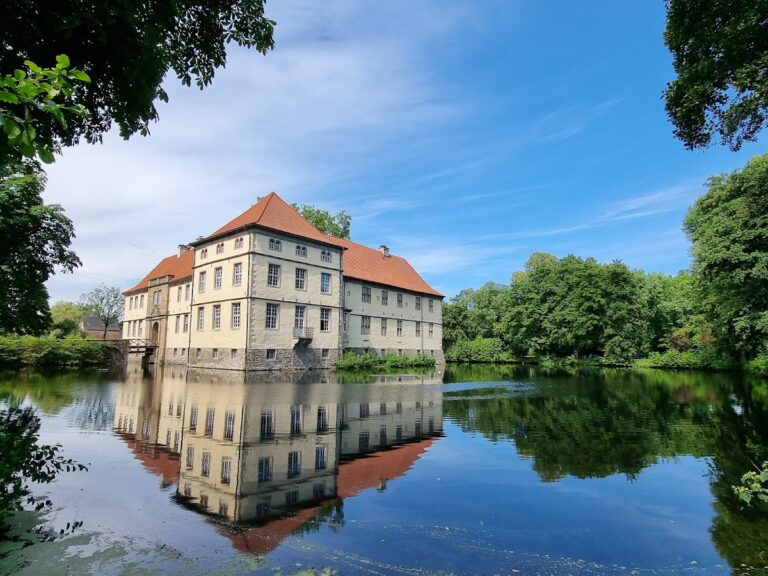 Schloss Strünkede: A Moated Castle and Palace in Herne, Germany