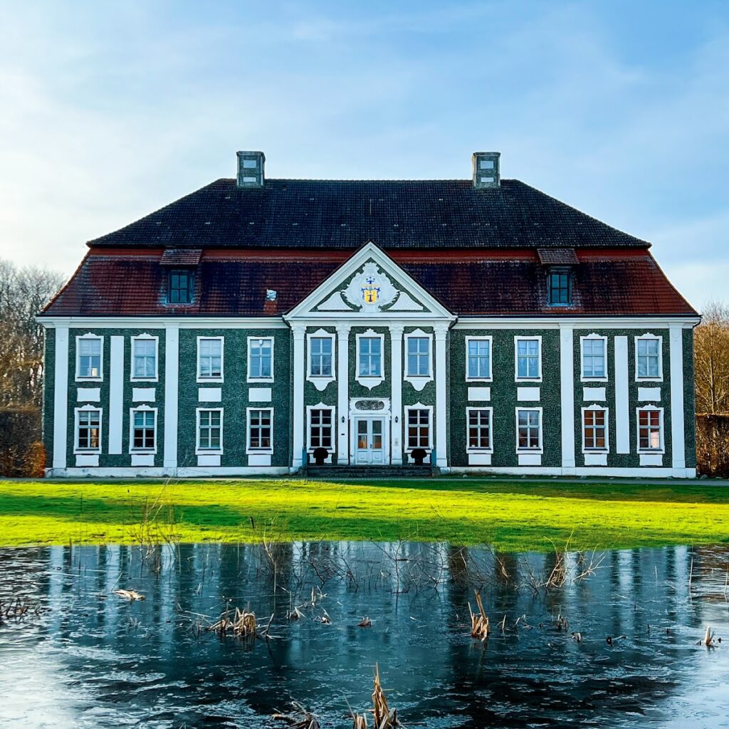 Gutshaus Rumpshagen: A Baroque Manor House in Germany 1 Gutshaus Rumpshagen