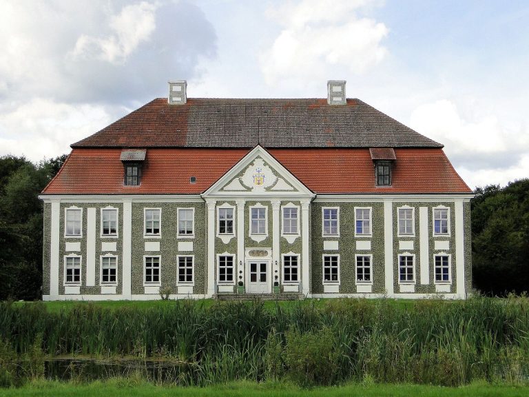 Gutshaus Rumpshagen: A Baroque Manor House in Germany