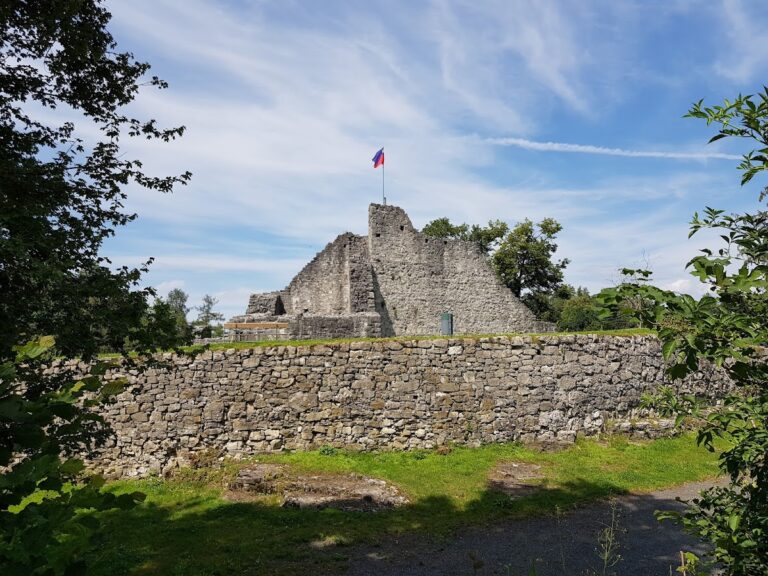 Obere Burg: A Medieval Hilltop Castle Ruin in Liechtenstein