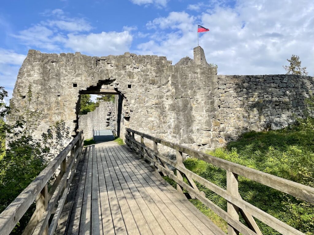 Obere Burg: A Medieval Hilltop Castle Ruin in Liechtenstein 3 Obere Burg