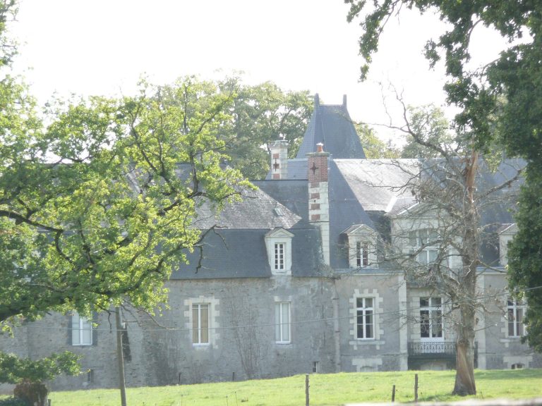 Château de La Saulaie: A Fortified Estate in France