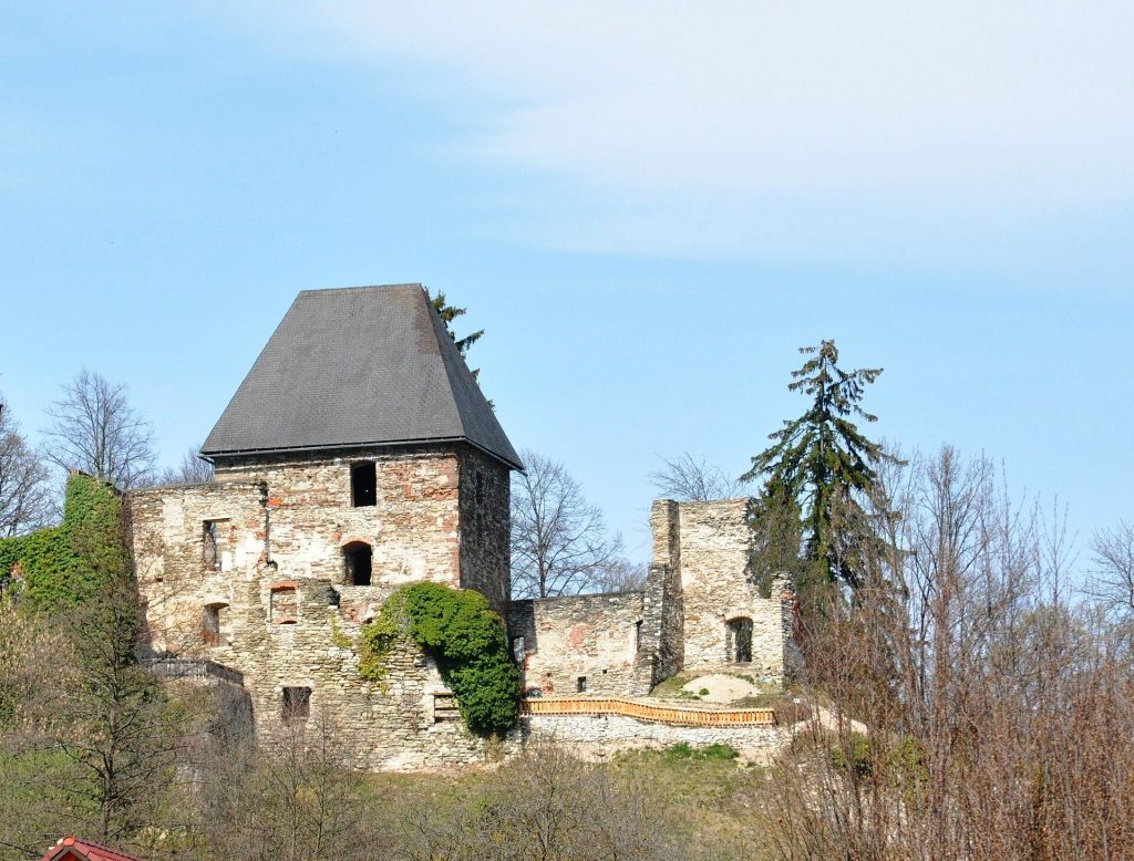 Ruine Ligist: A Medieval Hilltop Castle in Austria 1 Ruine Ligist