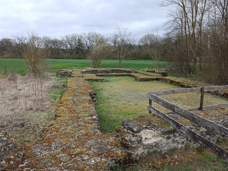 Burg Arnsburg: A Ruined Medieval Castle in Germany