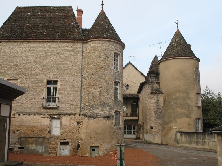 Château de Lugny: Seat of the Barony of Lugny in France
