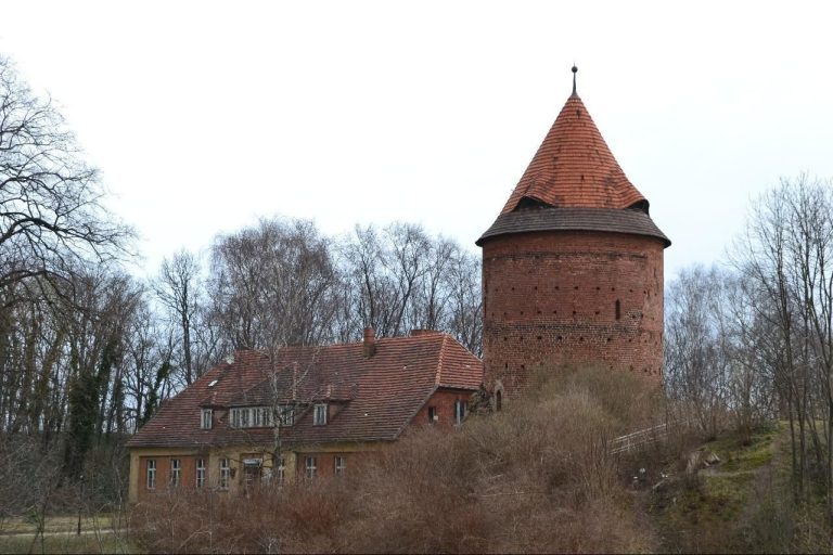 Burg Plau: A Medieval Castle and Fortress in Germany
