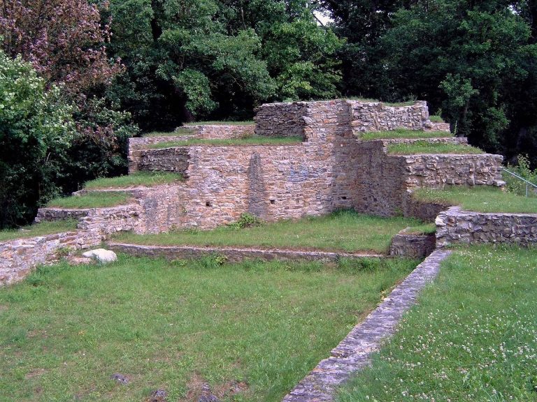 Burg Pfarrköpfchen: The Medieval Alte Stromburg in Stromberg, Germany