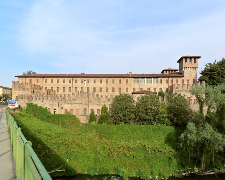 Castle of Pontevico: A Medieval Fortress on the Oglio River