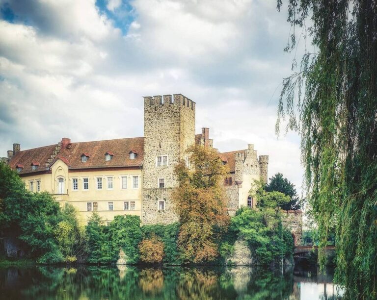 Wasserburg Flechtingen: A Moated Aristocratic Castle in Germany