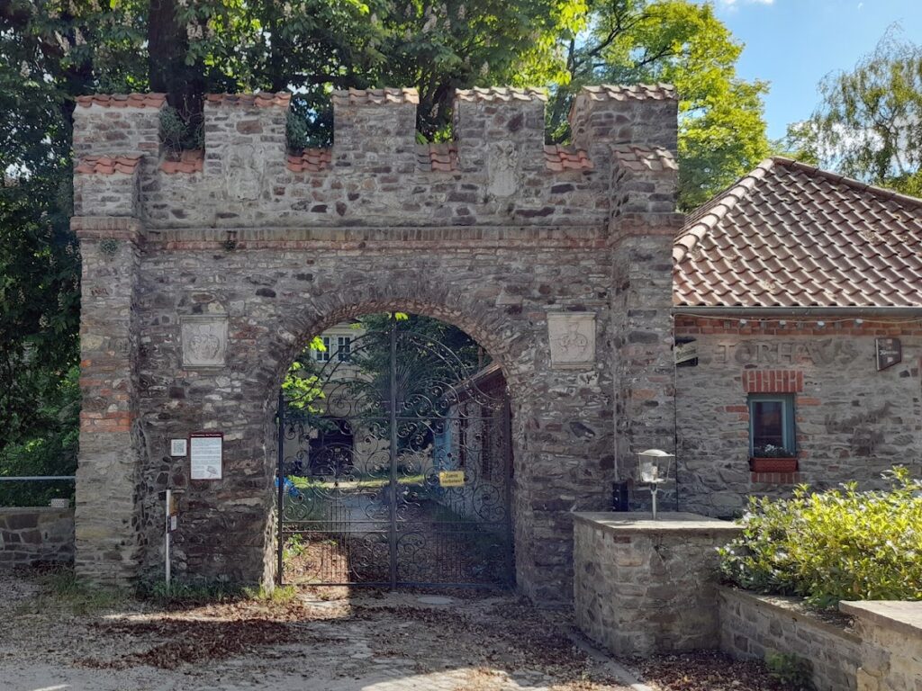 Wasserburg Flechtingen: A Moated Aristocratic Castle in Germany 2 Wasserburg Flechtingen