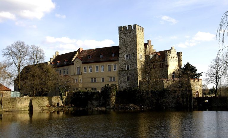 Wasserburg Flechtingen: A Moated Aristocratic Castle in Germany