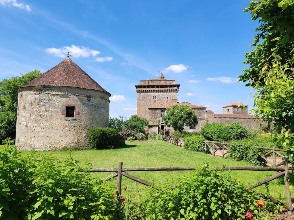 Château de Bazoges-en-Pareds: A Medieval Keep and Seigneurial Fortress in France 1 Château de Bazoges-en-Pareds