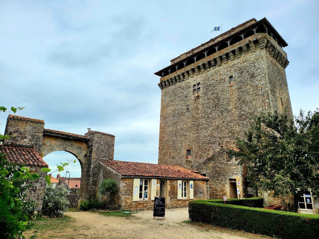Château de Bazoges-en-Pareds: A Medieval Keep and Seigneurial Fortress in France 2 Château de Bazoges-en-Pareds